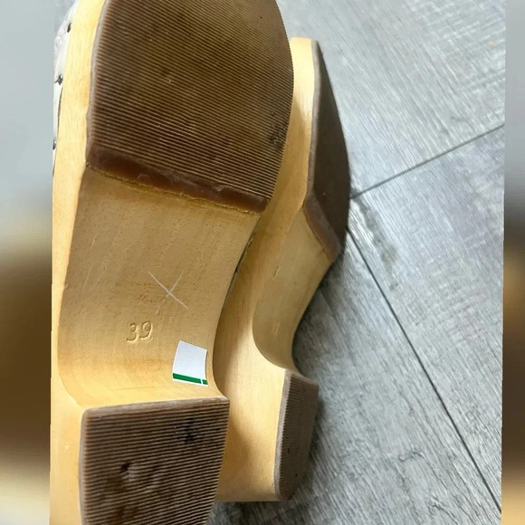 Santa Venetia Goods Snipper Embroidered Clogs Size US 8 $365 - Picture 3 of 4